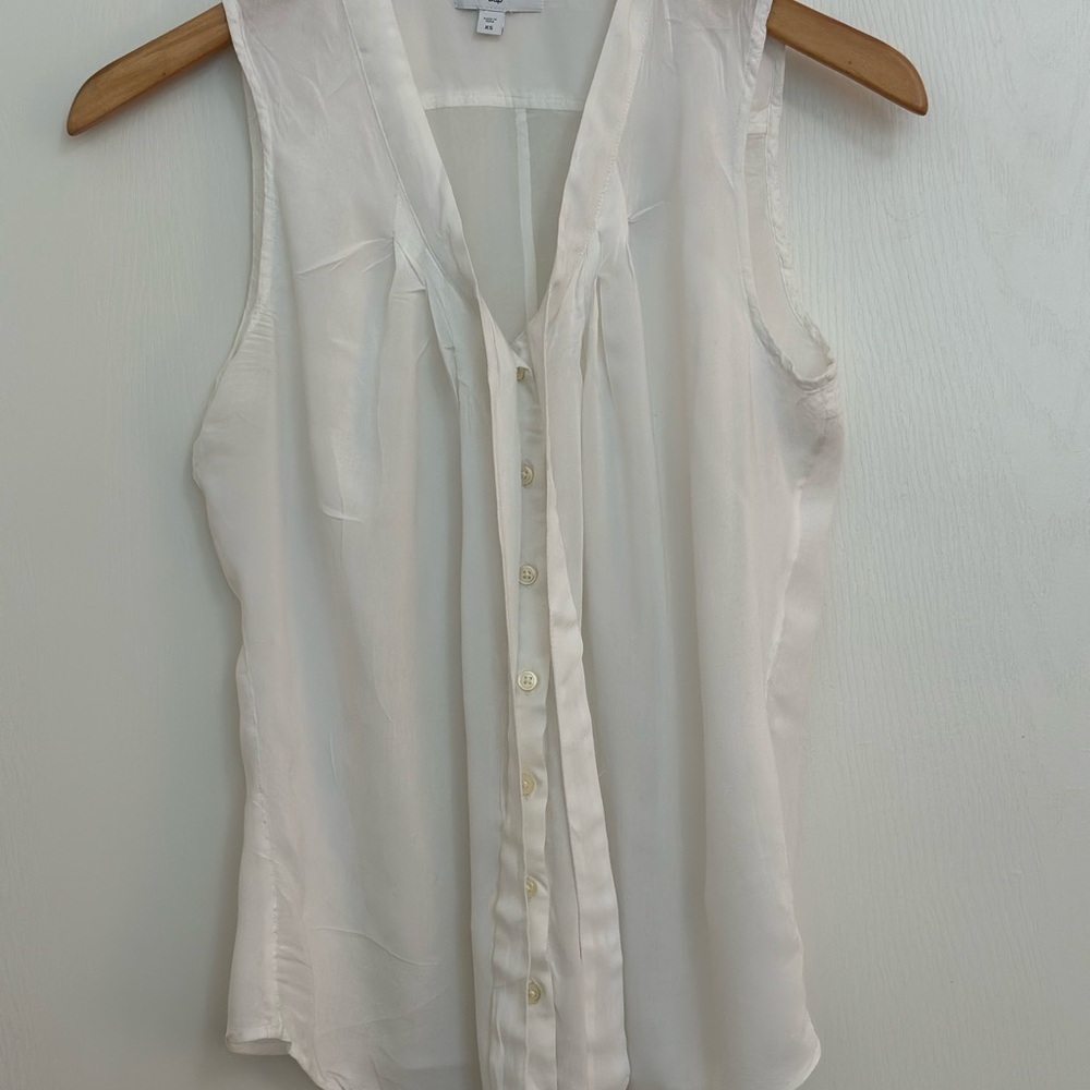 GAP White Sleeveless Button Down Blouse